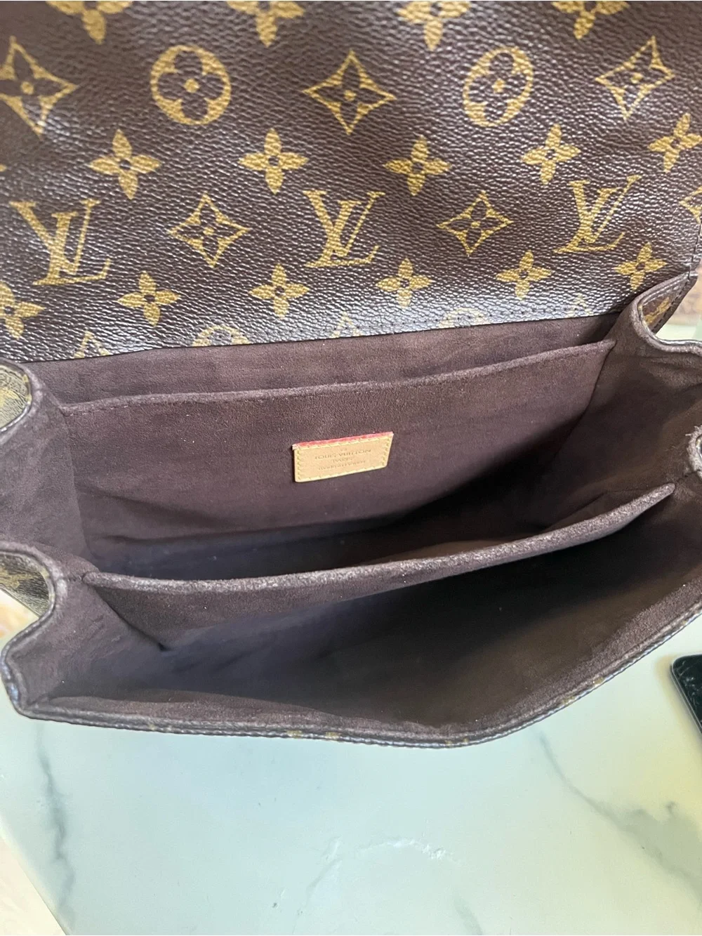 100% Authentic Louis Vuitton Pouchette Metis in monogram canvas